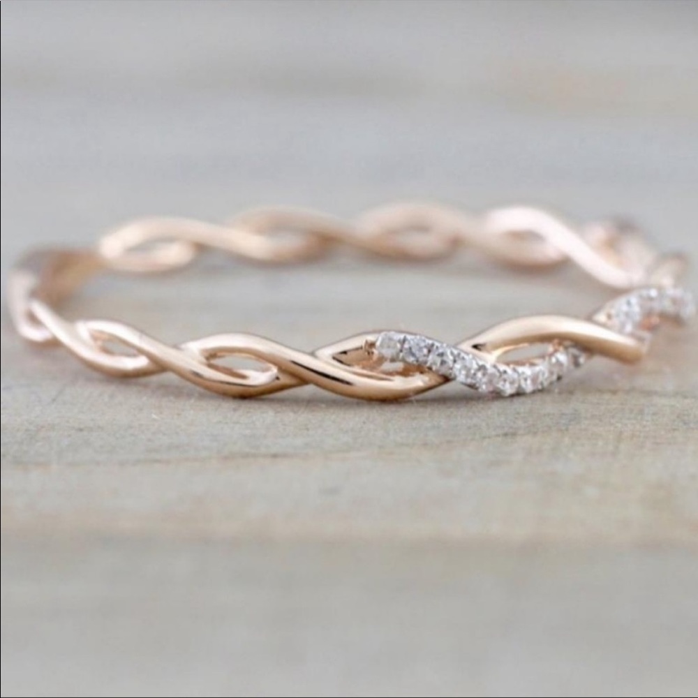 TWISTED 18K ROSE GOLD DIAMOND RING, CUTE RING, SHINY RING. - Picture 3 of 5